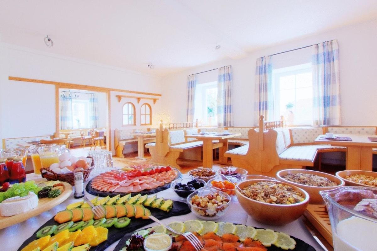 Klozbuecher - Das Landhotel Ellwangen Exteriör bild